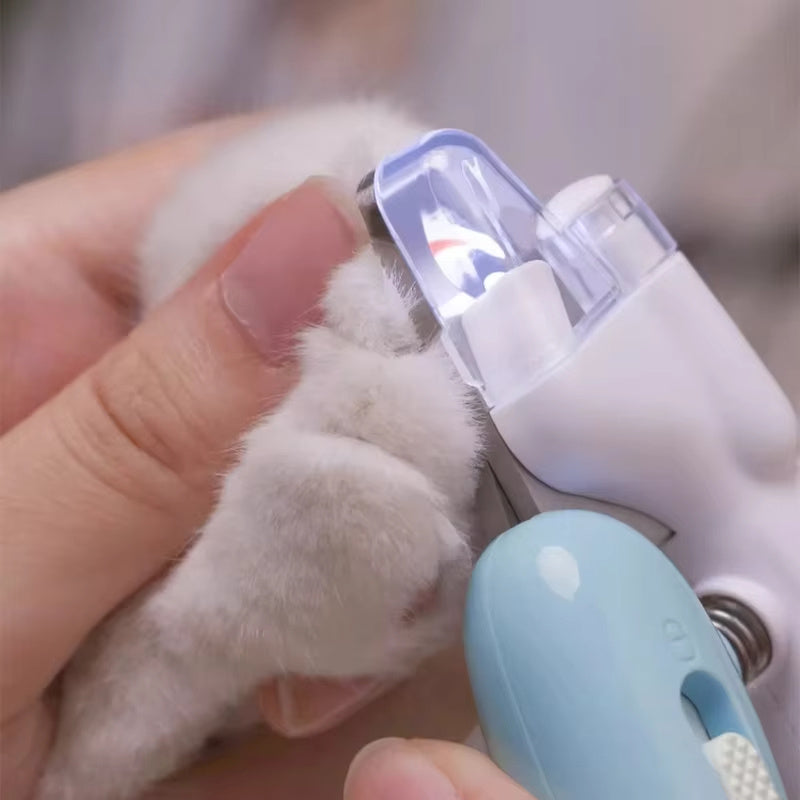 Pet Nail Trimmer with LED – No More Guesswork!